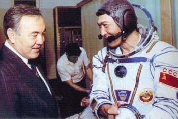 Фотография к новости: Ровно 28 лет назад полетел в космос с Байконура Токтар Аубакиров