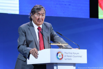 Фотография к новости: Литература и экономика неразрывно связаны между собой – Олжас Сулейменов