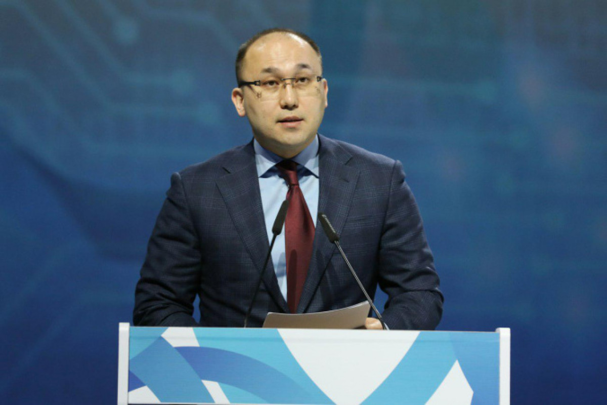 Даурен Абаев поздравил казахстанцев с Днем семьи