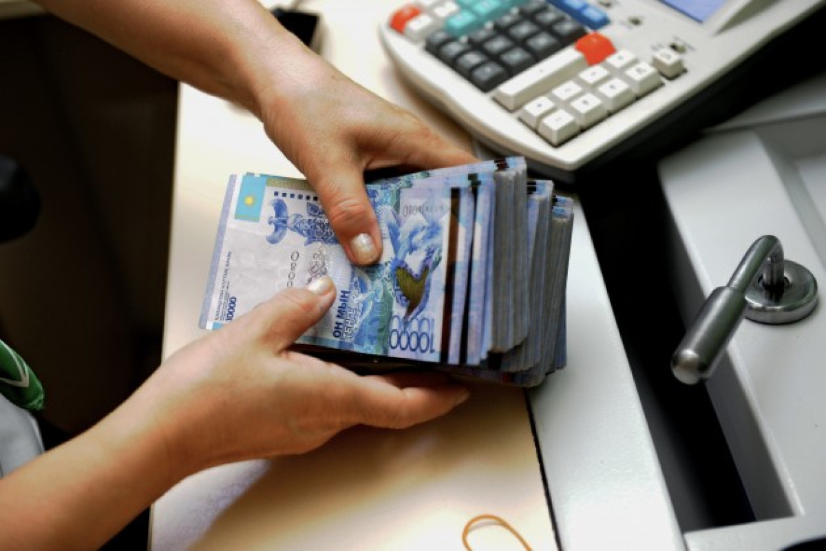 Ста тысячам казахстанцев списаны пени на 700 млн тенге