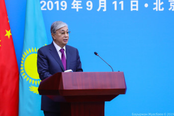 Фотография к новости: Глава государства прибыл в Ханчжоу