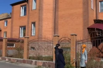 Фотография к новости: Семью с пятью детьми выгнали на улицу в Караганде  