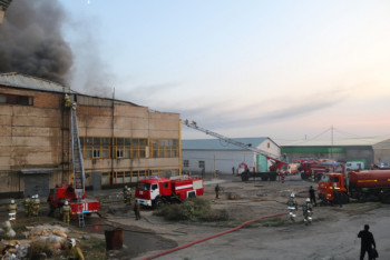 Фотография к новости: Крупный пожар произошел на территории предприятия "Орда" в Шымкенте