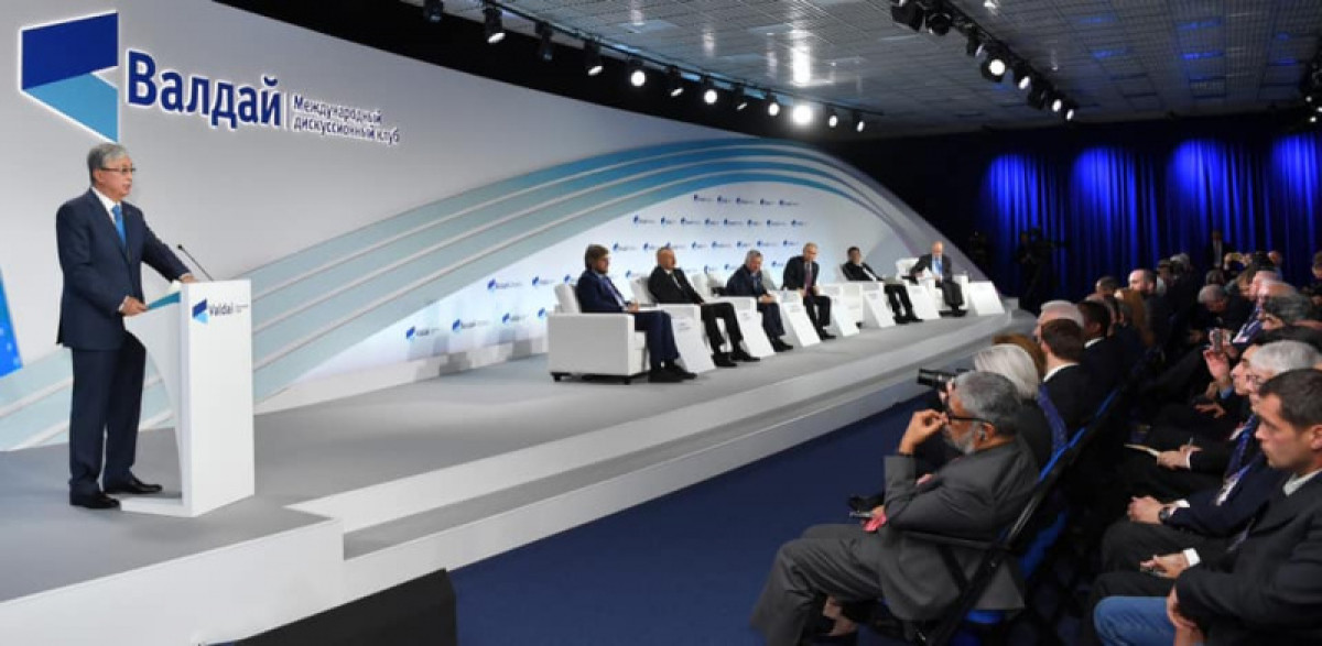 Токаеву пришлось напомнить экспертам некоторые детали во время дискуссии на Валдае 