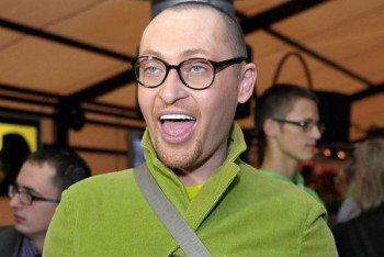 Фотография к новости: Астанчанку обескуражили стихи певца Шуры в школьном учебнике