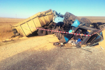Фотография к новости: Водитель "КамАЗа" погиб, врезавшись в трактор, в СКО