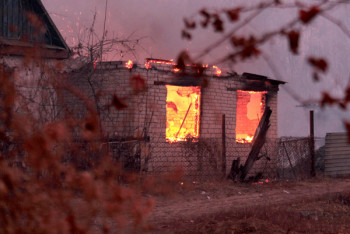 Фотография к новости: Грибников подозревают в сожжении 30 домов и 200 гектаров степи и леса в Уральске