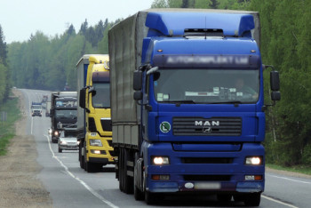 Фотография к новости: Мошенники продавали дальнобойщикам иностранные бланки разрешения за $100-200 вместо 1 МРП 