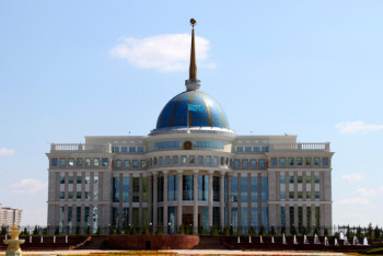 Фотография к новости: Токаев поздравил работников и ветеранов профсоюзов с профессиональным праздником 