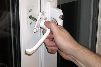 Фотография к новости: В окно вместо двери вышел житель Экибастуза