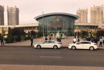 Фотография к новости: Торговый центр Mega оцепили в Алматы