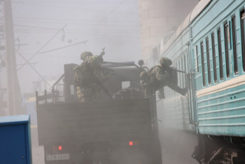 Фотография к новости:  КНБ "освободил" заложников на вокзале в Таразе