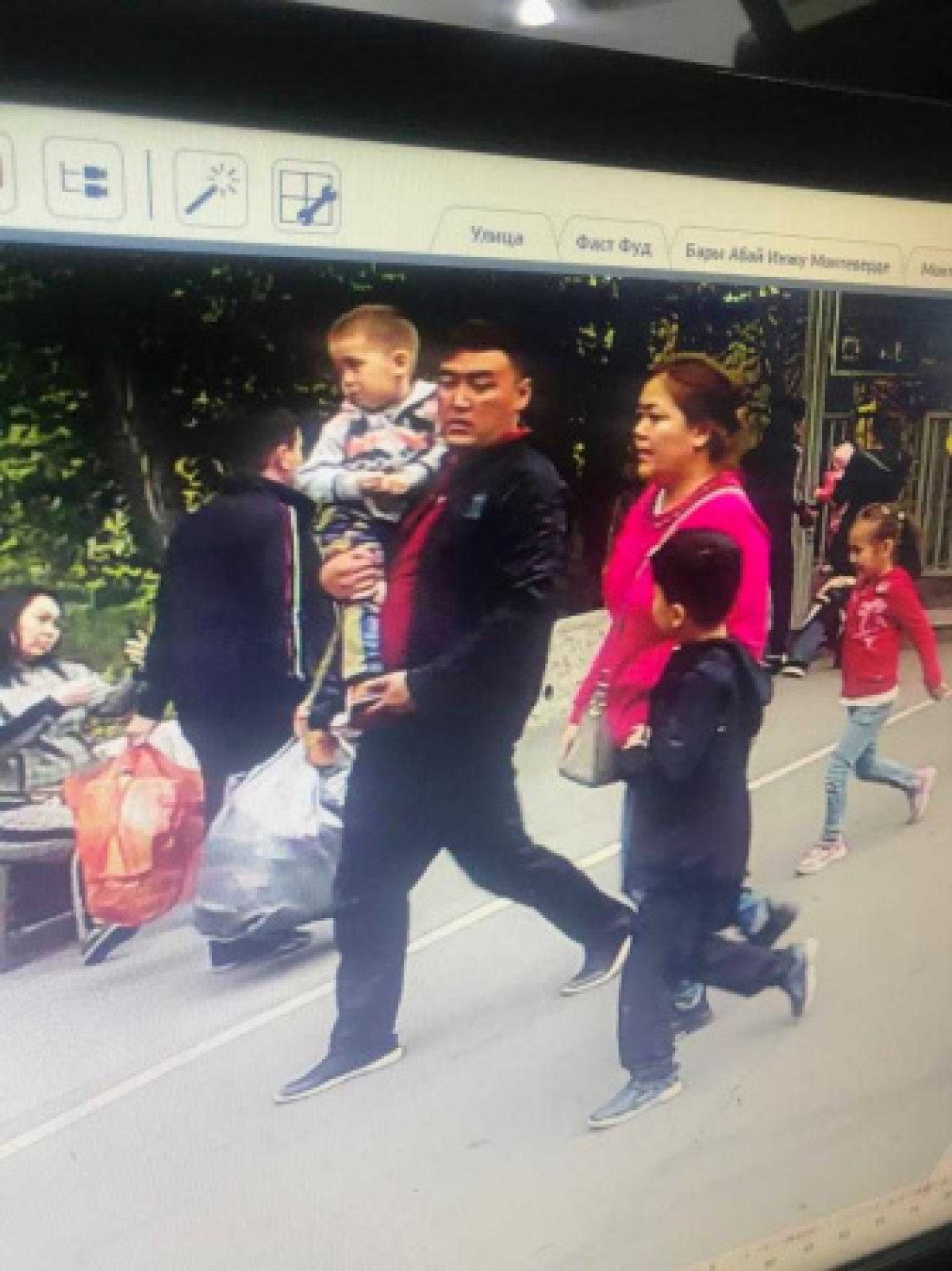 Ушедшую с барсеткой гражданина Малайзии семью разыскивают алматинские полицейские