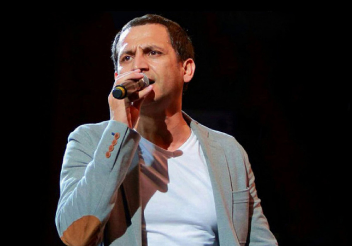 Узбекский певец остался без лицензии за "купание" в долларах