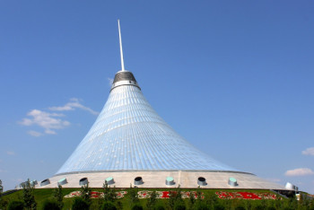 Фотография к новости: Водитель авто насмерть сбил женщину возле столичного ТРЦ "Хан Шатыр"