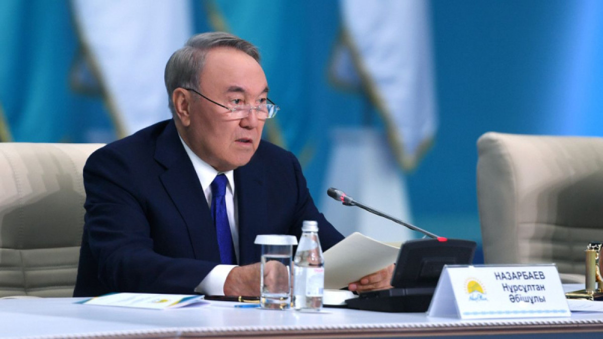 Совещание с участием Назарбаева проходит в Мажилисе