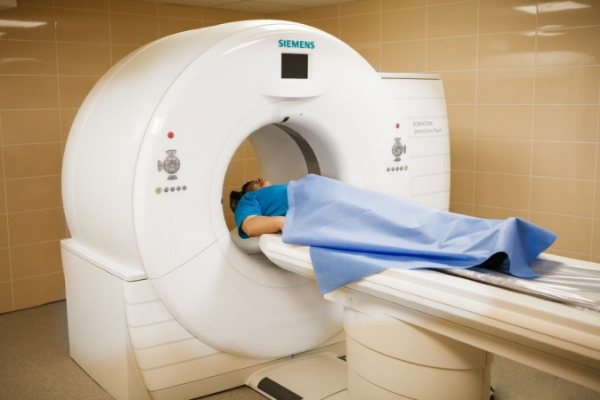 В Болгарии пациентка провела шесть часов в томографе, где ее забыли врачи