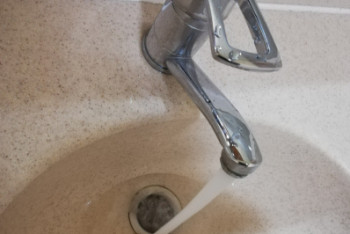 Фотография к новости: Причину запаха плесени в водопроводной воде в Нур-Султане объяснили специалисты