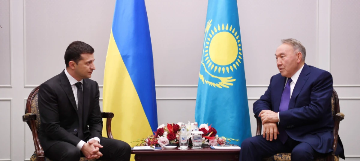Назарбаев встретился с Зеленским
