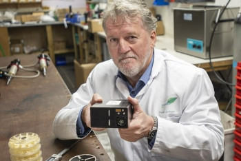 Фотография к новости: "Подарок" для Илона Маска: революционный тип аккумуляторов для электромобилей разработан британским инженером