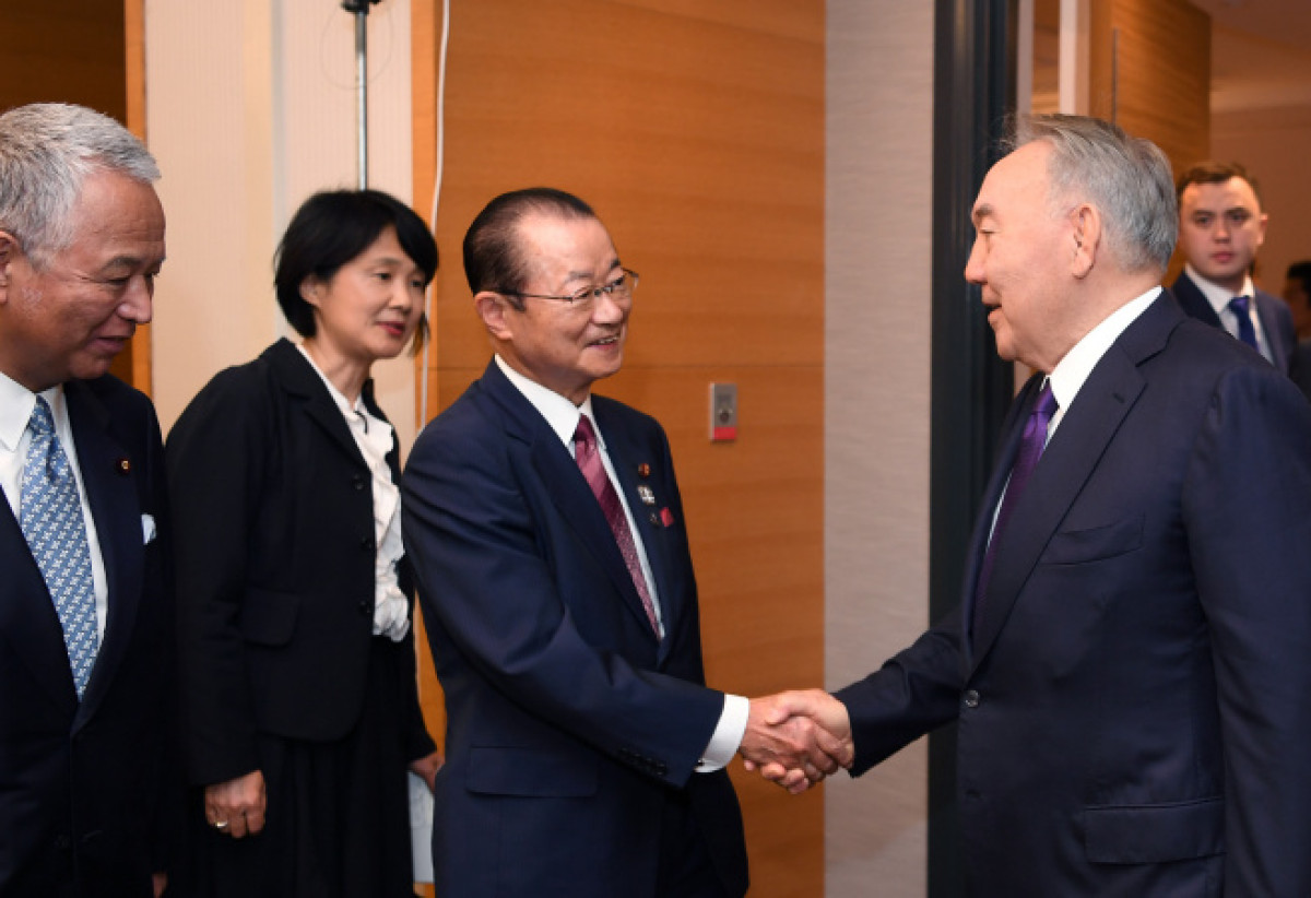 Назарбаев встретился в Токио с самым главным другом казахстанских парламентариев