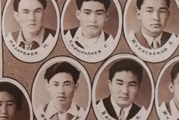 Фотография к новости: Школьное фото Назарбаева и отца Байбека появилось в сети 