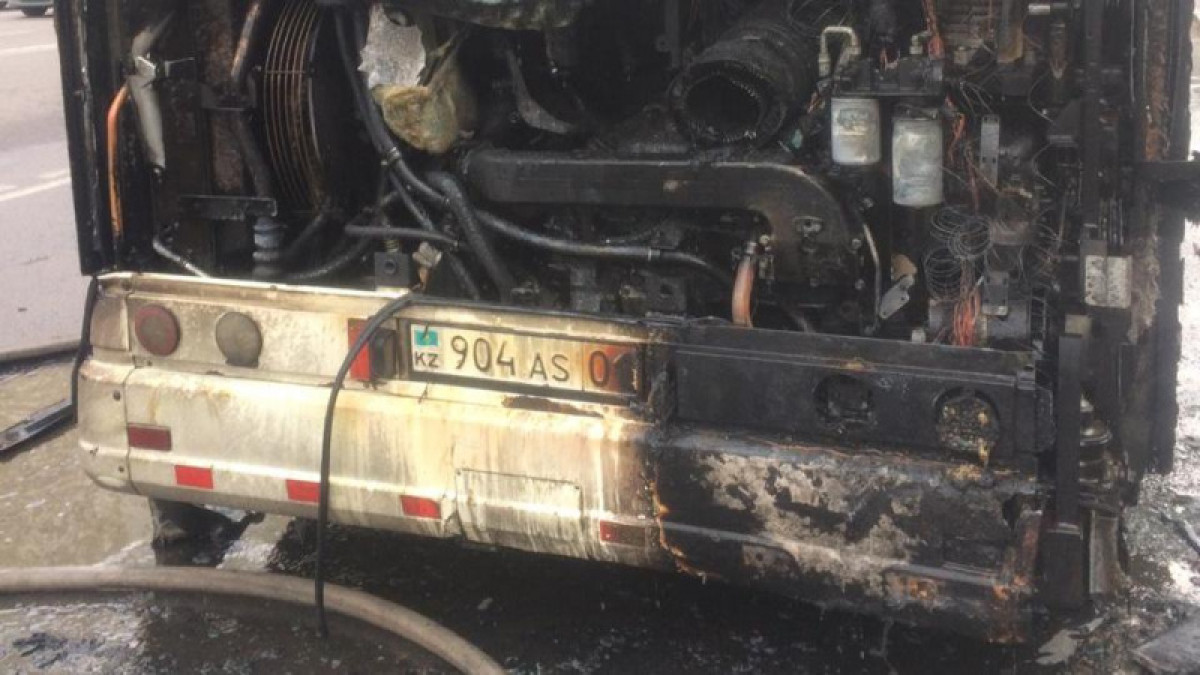 Загорелся автобус в Нур-Султане