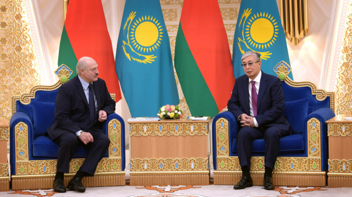 Токаев провел переговоры с Лукашенко в узком составе