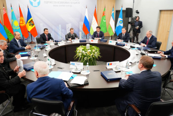 Фотография к новости: Мамин поднял тему отмены роуминга мобильных операторов в рамках ЕАЭС