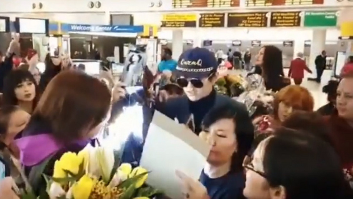 Аншлаг начался уже с аэропорта: Димаш прилетел в Нью-Йорк для подготовки концерта