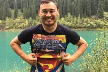 Фотография к новости: Астанчанин покорил соцсети оригинальным портретом Киану Ривза