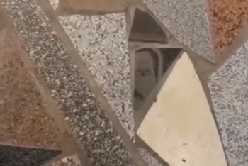 Фотография к новости: Женщина узнала своего отца на мозаике из надгробных плит в ТД Усть-Каменогорска   