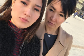 Фотография к новости: Матери погибшей в Москве студентки Томирис Байсафы удалось встретиться с Токаевым