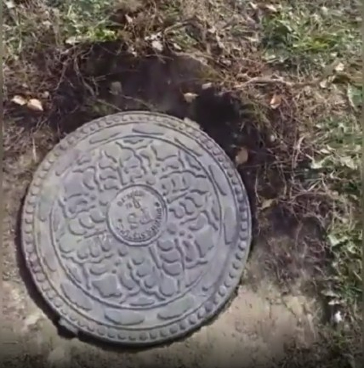 Ребенок упал в открытый люк с водой в Кокшетау