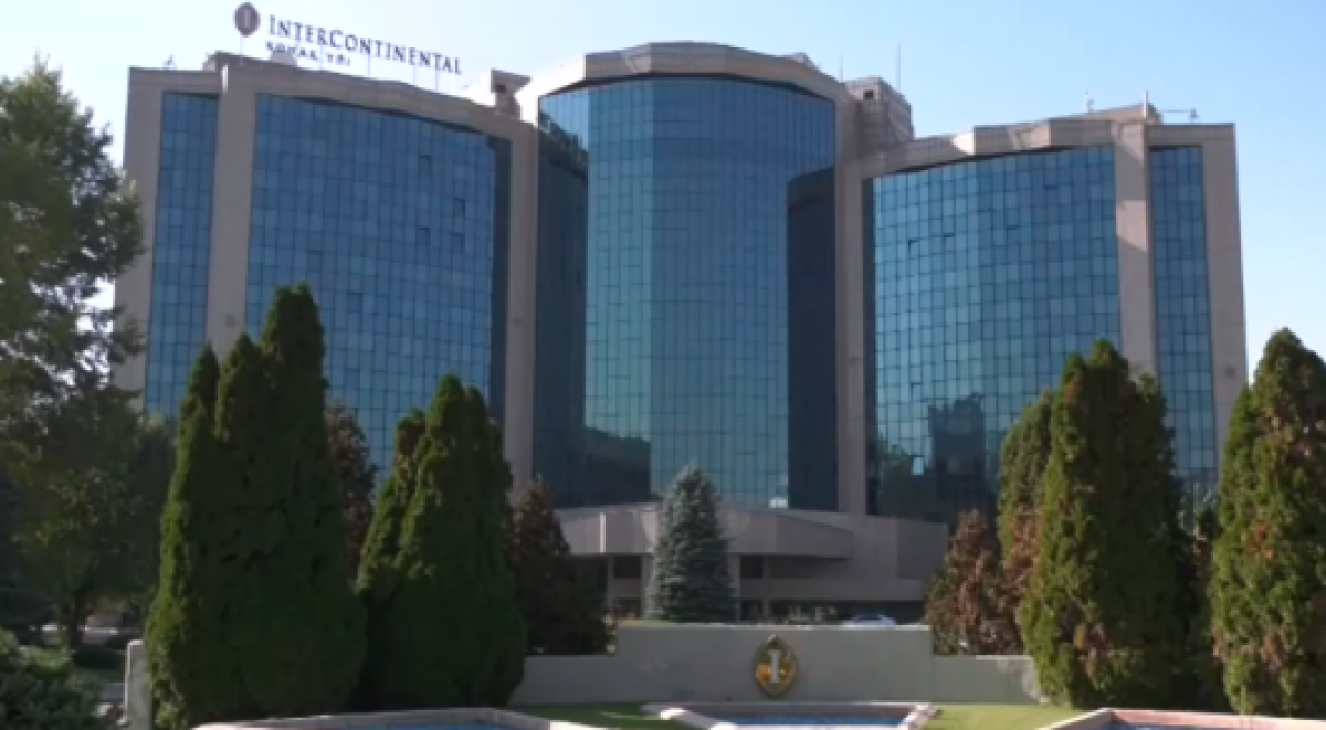 На два месяца арестовали отца, подозреваемого в убийстве дочери в пятизвездочном отеле Алматы