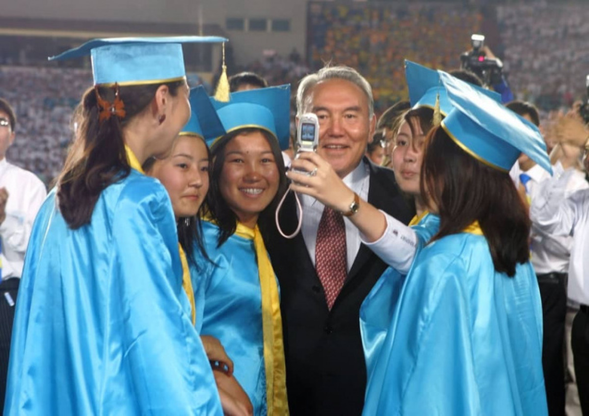 Первое селфи с Назарбаевым было сделано в 2004 году