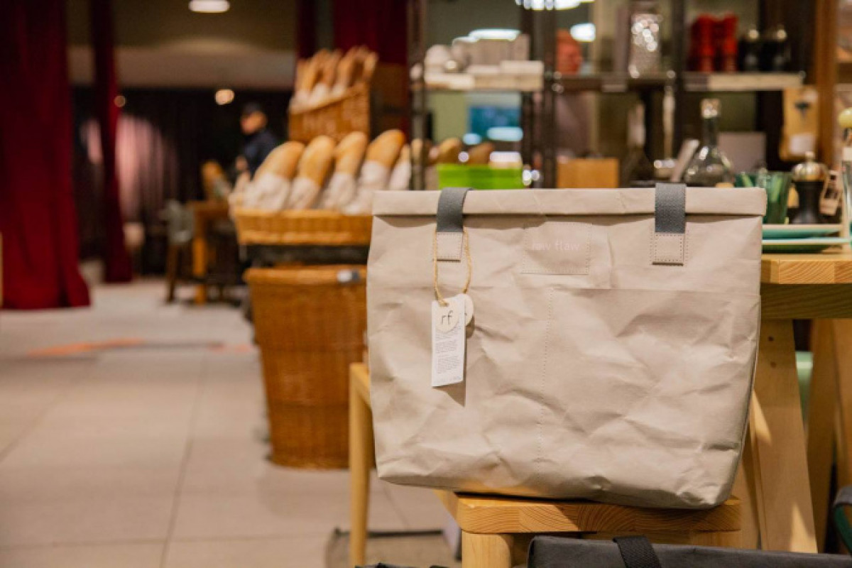 Молодежь Нур-Султана отказывается от пластиковых пакетов