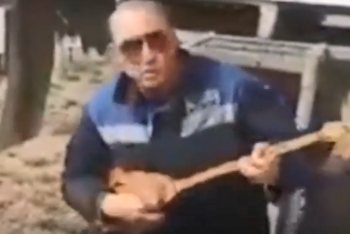 Фотография к новости: Виртуозная игра на домбре простого парня-вахтовика поразила пользователей Сети