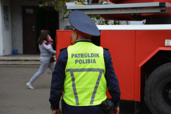 Фотография к новости: Более сотни петропавловцев эвакуировали из-за сообщения о заложенной в доме бомбе