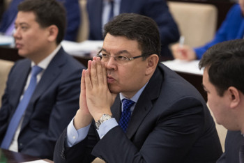 Фотография к новости: Бозумбаев рассказал, когда цены на казахстанский бензин приравняют к российским