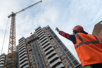 Фотография к новости: Тратить пенсионные взносы казахстанцев на строительство жилья предложил депутат