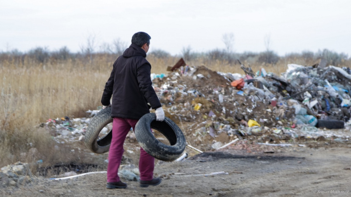 Сельчан могут обязать платить налоги на мусор в Казахстане