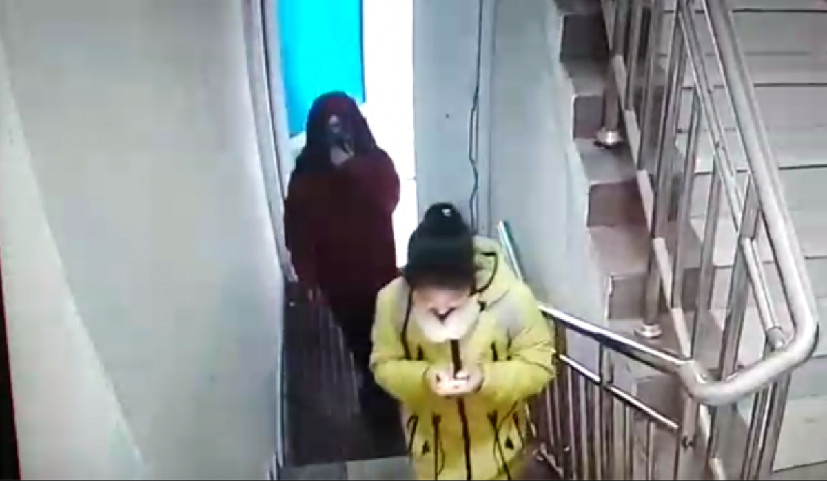 Видео с предполагаемым педофилом из Нур-Султана распространяется в Сети 