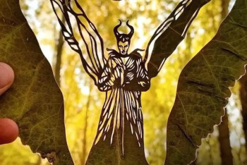 Фотография к новости: Казахстанец вырезал Малефисенту из листьев