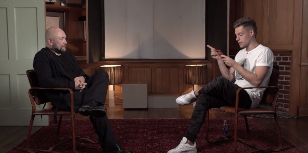 "Никто мне не указ" - Бекмамбетов высказался об обилии рекламы в "Елках"