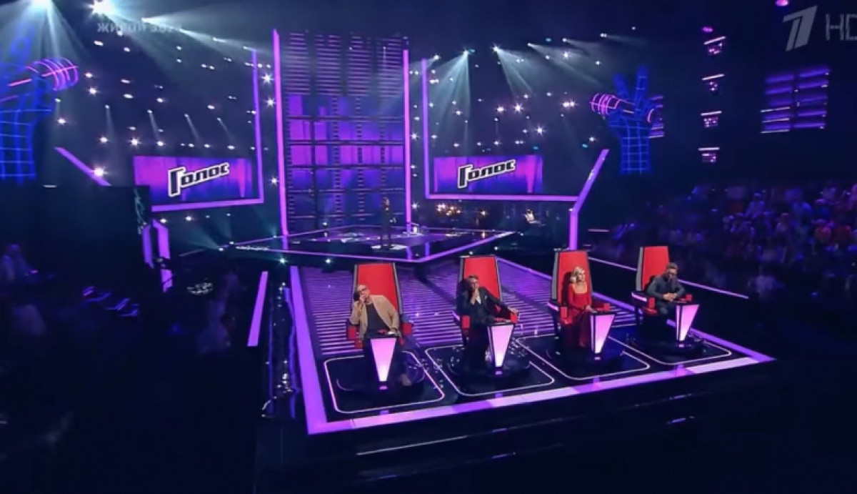 Никто из жюри шоу "Голос" не повернулся к известному певцу