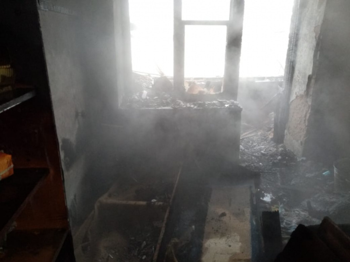 Шестерых человек спасли во время пожара в жилом доме Актобе