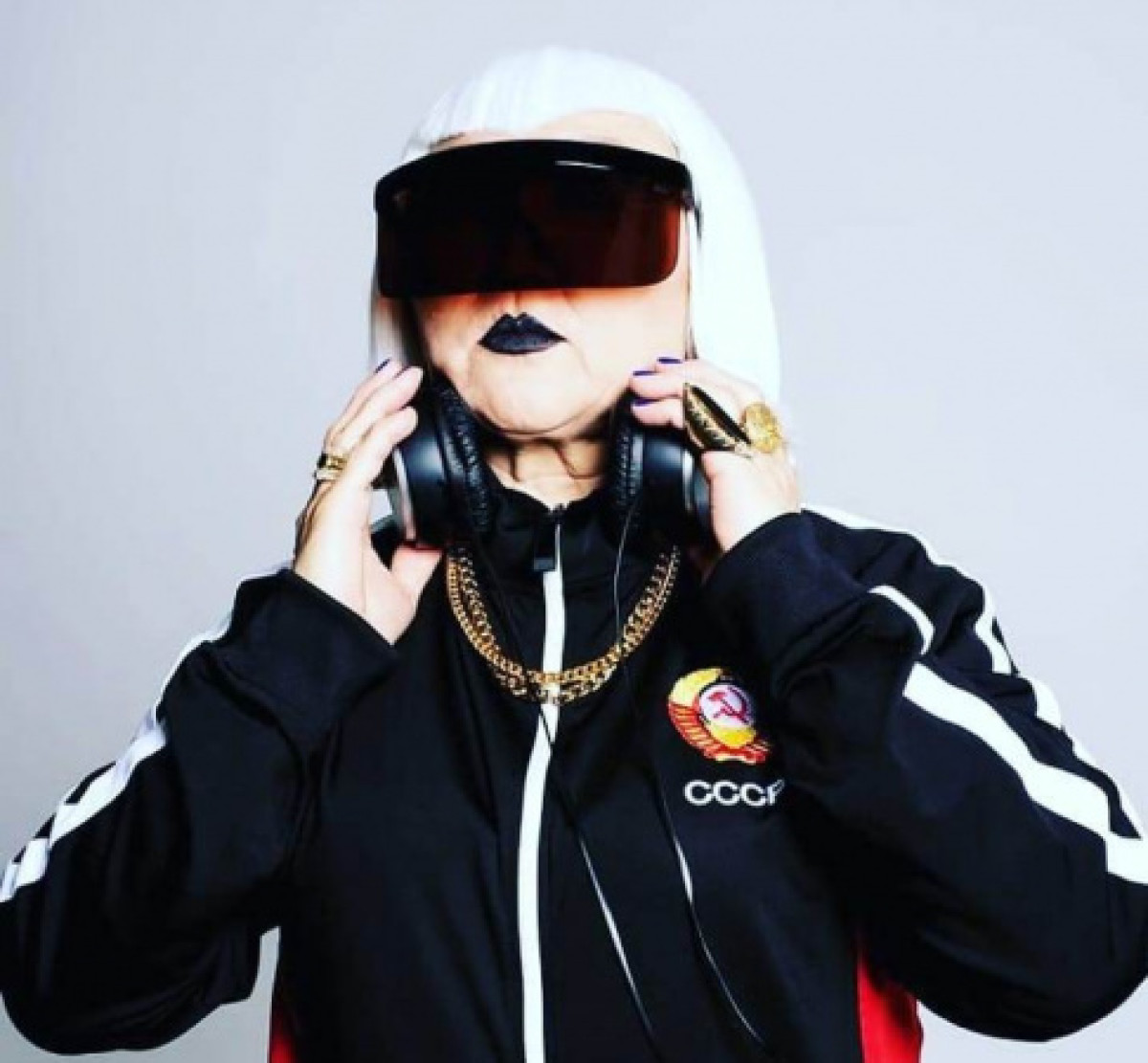 #поканесдохла: Бабушка-диджей с Арбата завоевывает клубный танцпол