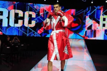 Фотография к новости: Тищенко нокаутировал казахстанского боксера Акбербаева