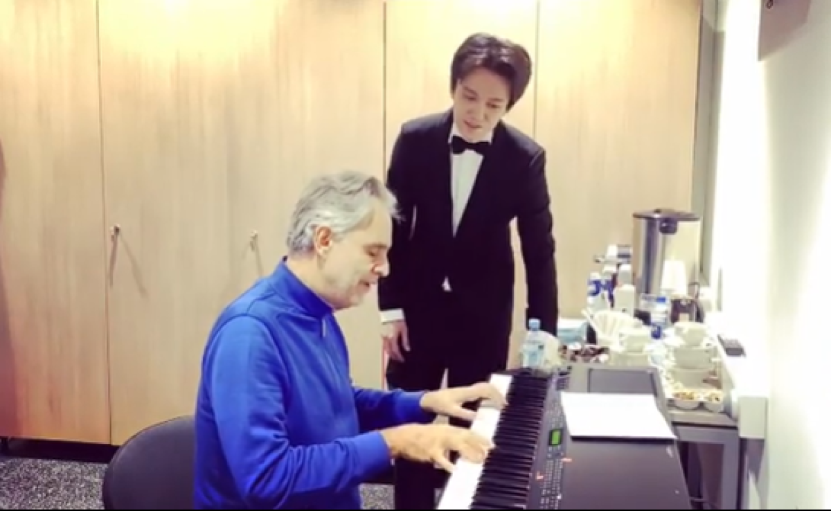 Димаш Кудайберген и Андреа Бочелли спели Besame mucho